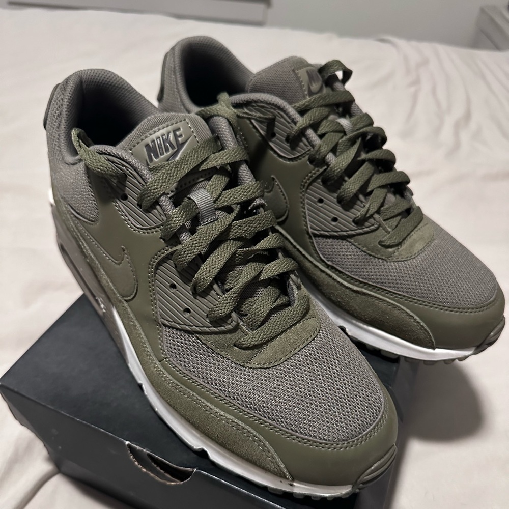 AIR MAX ESSENTIAL
